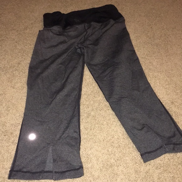 Lululemon capris size 8 - Picture 3 of 4